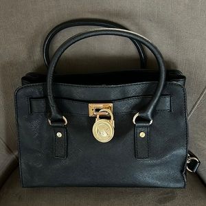 Michael kors purse lightly used